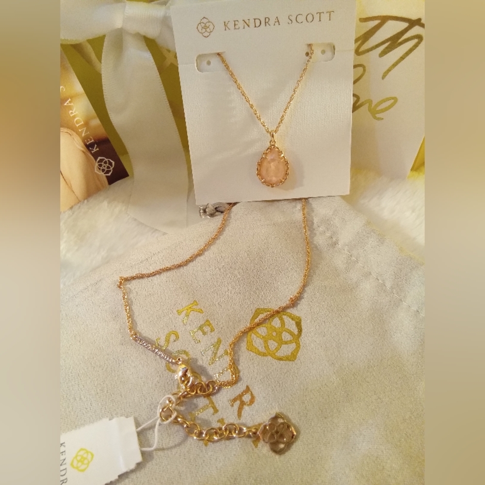 NWT&BOX Kendra Scott Macrame Dee Pendant Necklace in Blush Wood